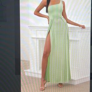 Long green dress. Bought for almost 100$ but never had the chance to return.